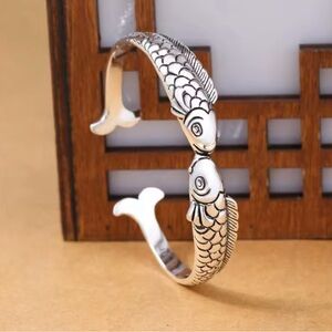 Silver Retro Cute Fish Kiss Bangle Bracelet